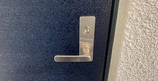 事務所入り口の鍵開け・鍵交換