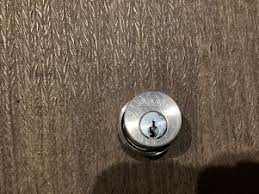 【藤沢市長後】事務所入口扉の鍵(シリンダー)の鍵交換(鍵が抜けにくい)