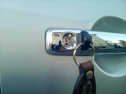 車の鍵を開けたい